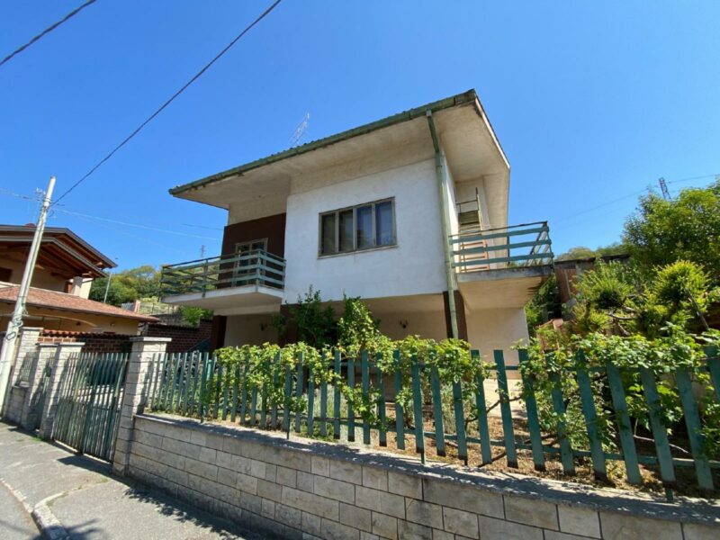 VILLA SINGOLA DA RISTRUTTURARE DI AMPIA METRATURA IN POSIZIONE PRIVILEGIATA A RIDOSSO DEL CARSO Fogliano Redipuglia
