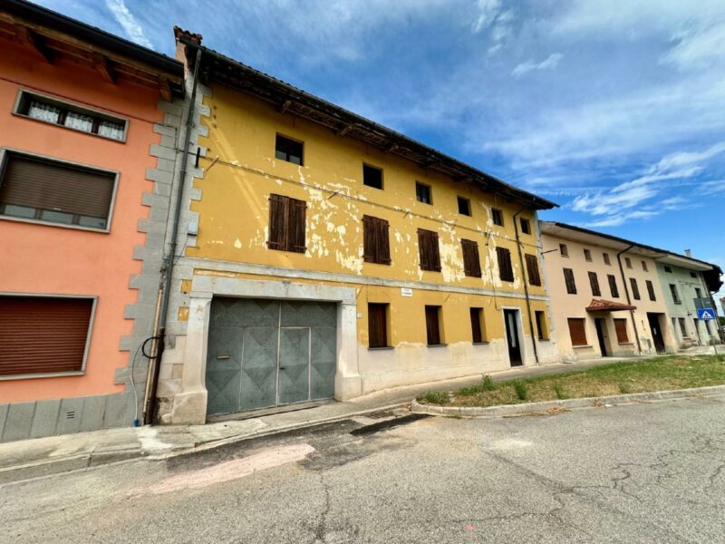 Grande casa da ristrutturare per creare più abitazioni Basiliano