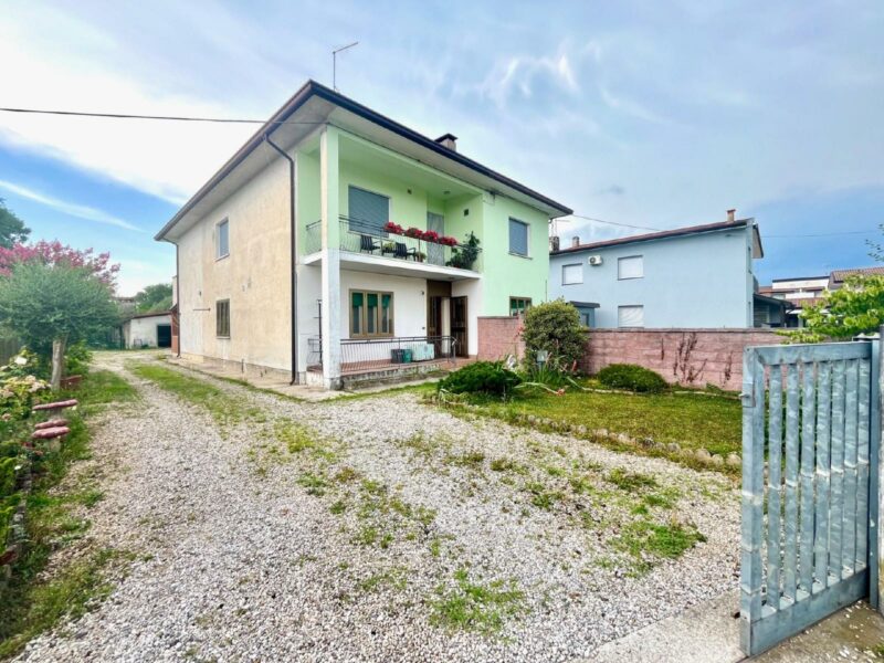 Piano terra in bifamiliare con 1.750 mq di terreno Codroipo