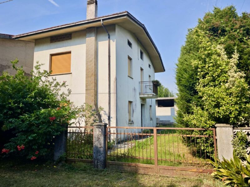 ABITAZIONE BICAMERE CON 3.400 MQ DI VERDE: spazio, privacy e potenziale di valorizzazione! Morsano al Tagliamento