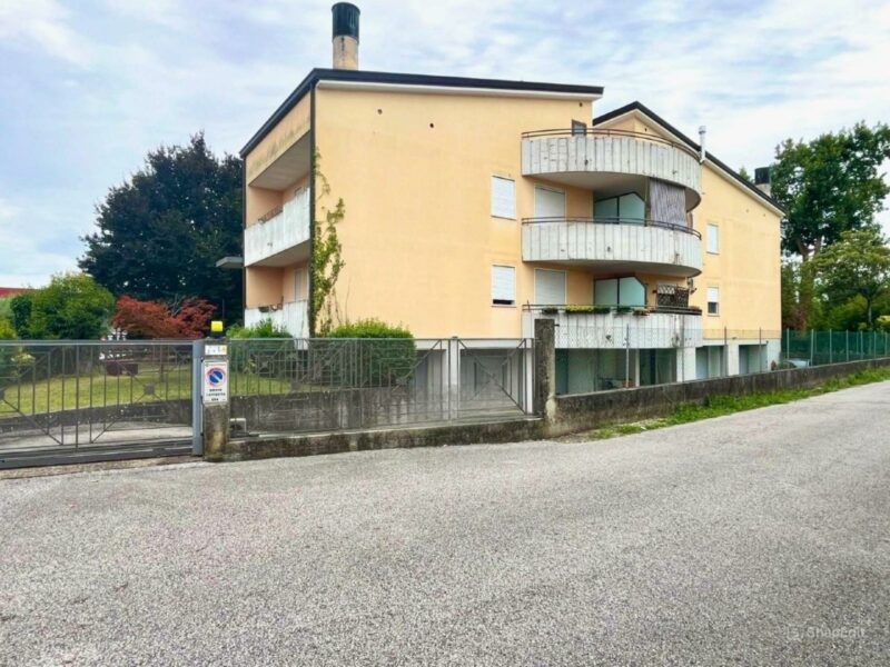 COMODO E CURATO APPARTAMENTO TRICAMERE CON CANTINA E GARAGE Rivignano Teor