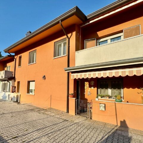 3 camere, studio, dependance e grande cantina: tutto lo spazio che cerchi! Cormons