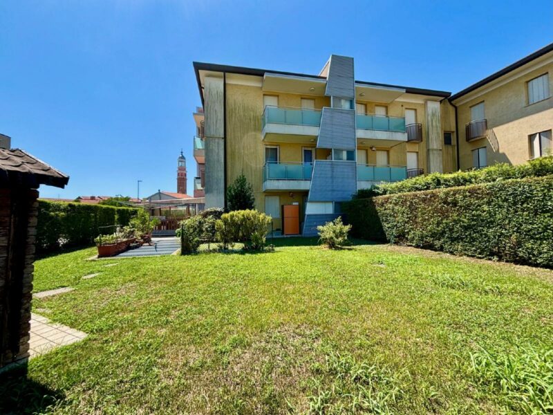 BICAMERE CON GIARDINO E DUE GARAGE: comfort al piano terra! San Vito al Tagliamento