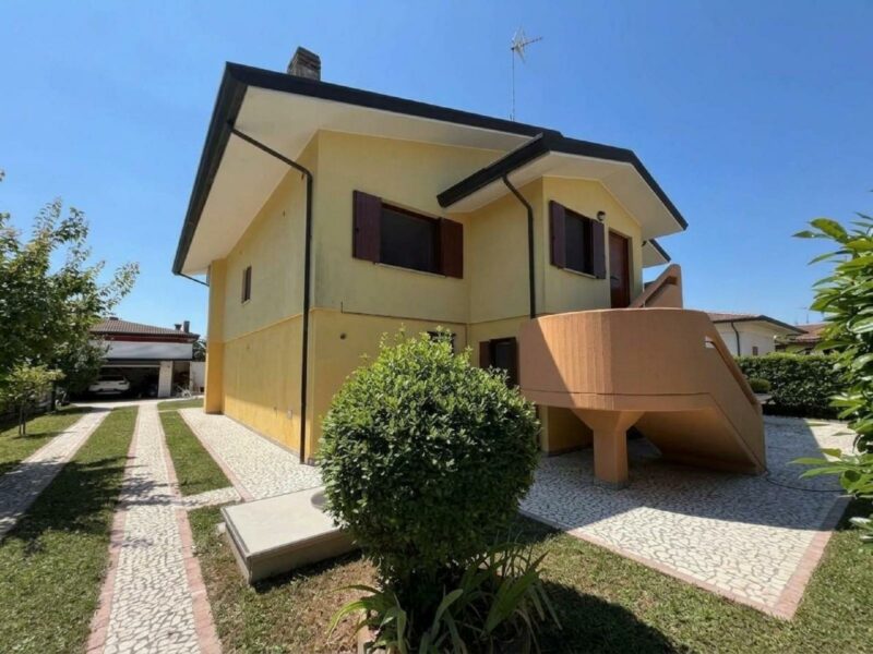 A POCHI MINUTI DA BIBIONE –  PERFETTA VILLA INDIPENDENTE TRICAMERE San Michele al Tagliamento