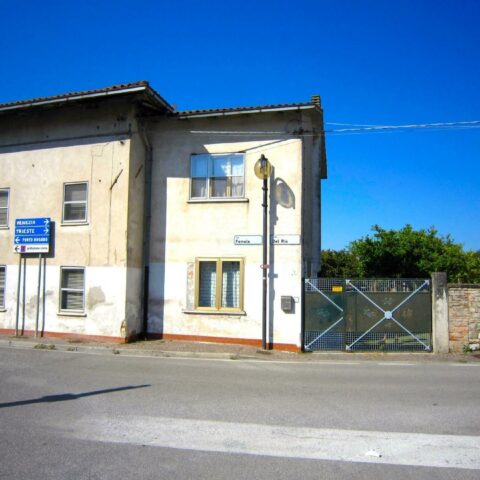 CASA DI TESTA DA RISTRUTTURARE San Giorgio di Nogaro