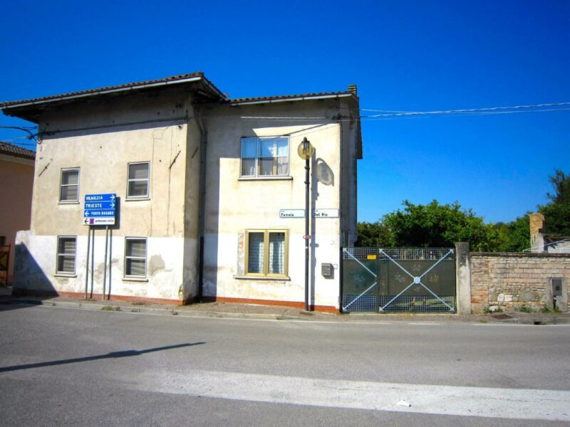 CASA DI TESTA DA RISTRUTTURARE San Giorgio di Nogaro