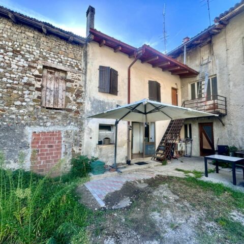 CASA IN LINEA RISTRUTTURATA – IDEALE PER SINGLE O COPPIE Manzano