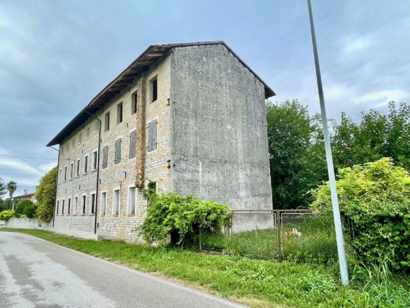 CASTIONS: CASA DI TESTA CON FACCIATA IN SASSO – occasione rara! Zoppola