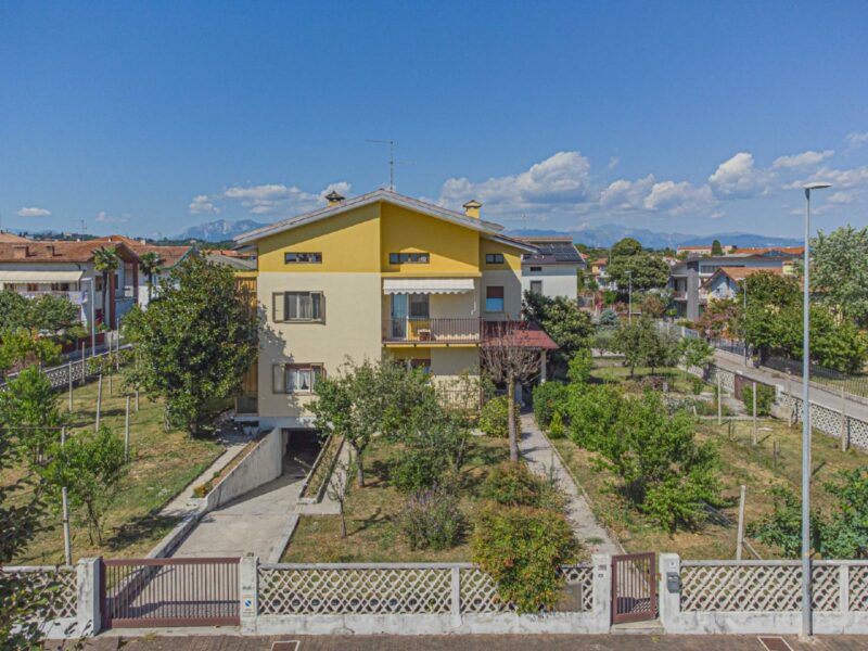 INTERA BIFAMILIARE CON AMPIO GIARDINO Martignacco