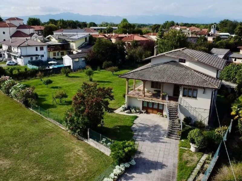 CASA INDIPENDENTE CON GRANDE GIARDINO Sesto al Reghena