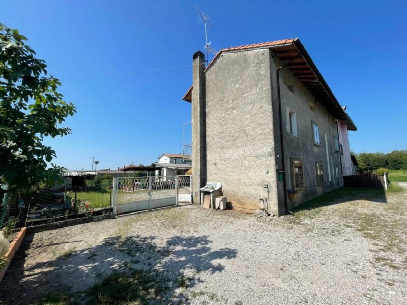 SPAZIOSA CASA DI TESTA: ambiente riservato e familiare! San Giorgio della Richinvelda