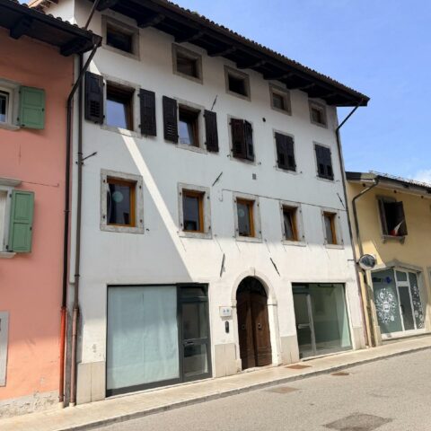LOCALE COMMERCIALE IN CENTRO STORICO Tolmezzo