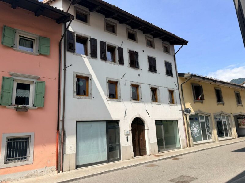 LOCALE COMMERCIALE IN CENTRO STORICO Tolmezzo