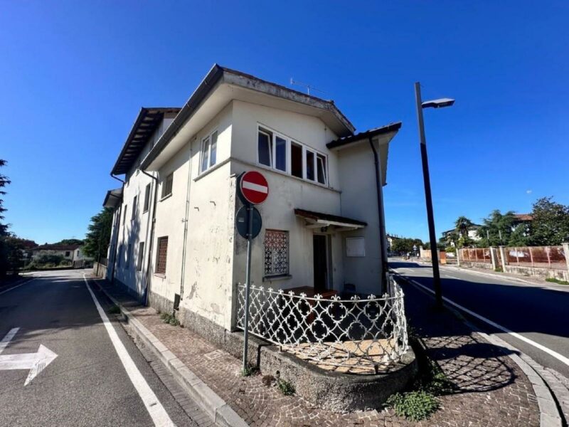 CASA AFFIANCATA IN CENTRO PAESE SENZA SPESE CONDOMINIALI Manzano