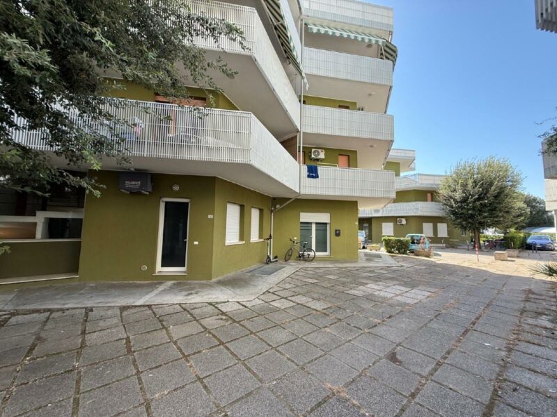 Appartamento bicamere con spaziosa taverna Bibione