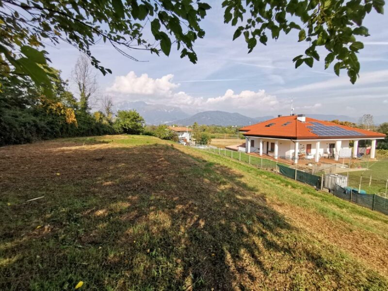 Ampio terreno edificabile, vicinanze centro Buja