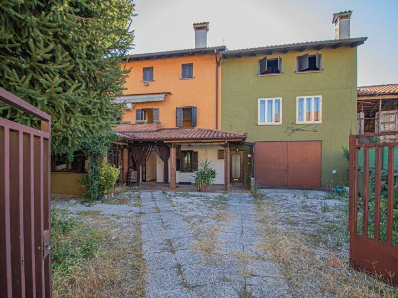 BIFAMILIARE DALLE AMPIE DIMENSIONI CON SCOPERTO Campoformido