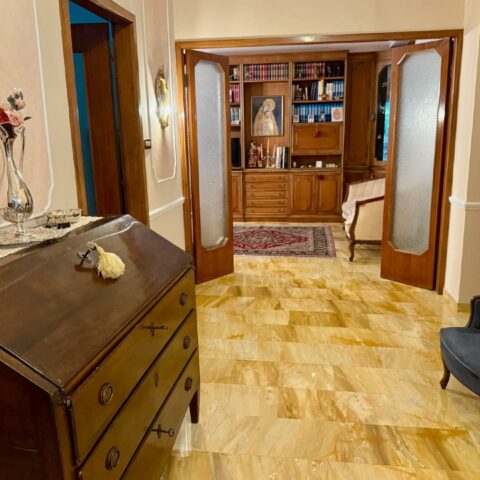 VIALE SAN MARCO: ELEGANTE E RAFFINATO APPARTAMENTO DI GENEROSE DIMENSIONI COMPLETO DI GARAGE Monfalcone