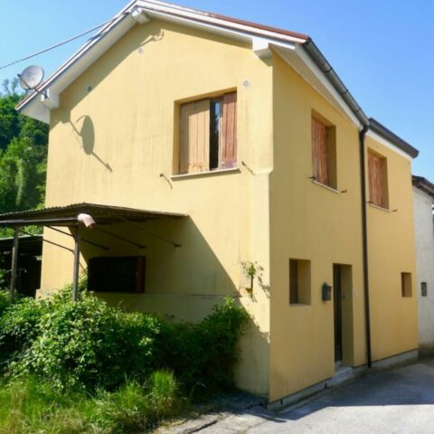 ALMADIS abitabile casa bicamere Castelnovo del Friuli