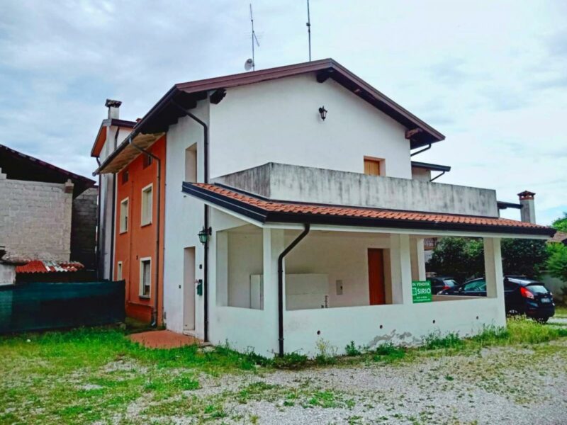 Casa monocamera con portico e terrazzo abitabile Spilimbergo