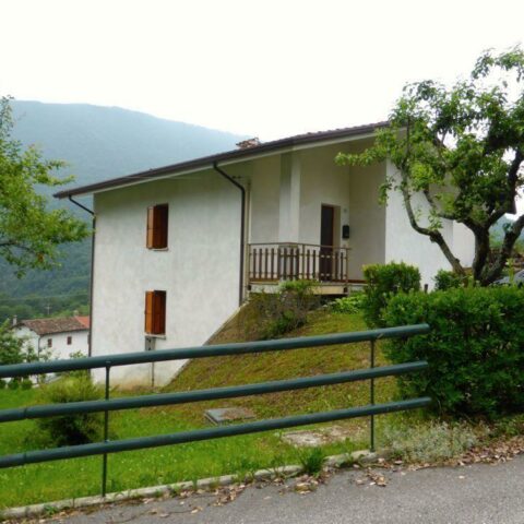 casa indipendente tricamere con vista panoramica Vito d’Asio