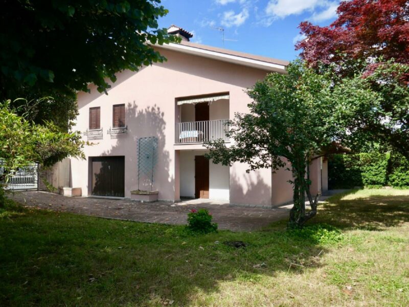 PROPRIETà BIFAMILIARE: spazi generosi e ingresso autonomo! Sequals
