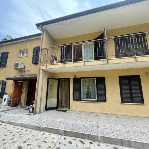 CASA A SCHIERA BICAMERE CON VISTA PANORAMICA Venzone