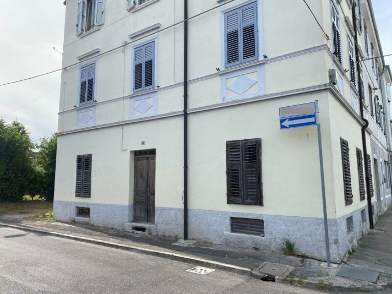 Appartamento bicamere con giardino e rustico con cubatura recuperabile Gorizia